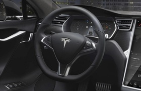 Tesla ruft 40.000 Fahrzeuge der Modelle S und X wegen eines Firmware-Updates zurück, das zu einem Verlust der Servolenkungsunterstützung führte