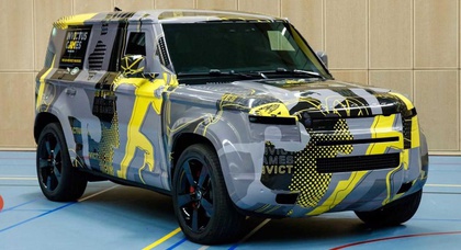 Land Rover Defender примерил новую ливрею 
