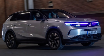 Opel навчив кросовер Grandland спілкуватися з пішоходами світловими сигналами