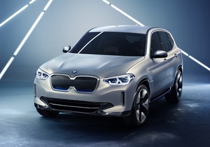 Первый электрокроссовер BMW представили в Пекине 