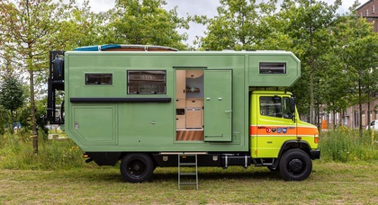Collectief Soepel transforme un ancien camion de pompiers en camping-car confortable pour cinq personnes