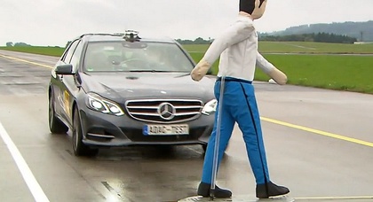 Немцы проверили, какие машины лучше «видят» пешеходов (видео) 