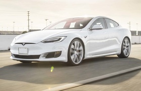 В Калифорнии полиция остановила Tesla со спящим водителем за рулем