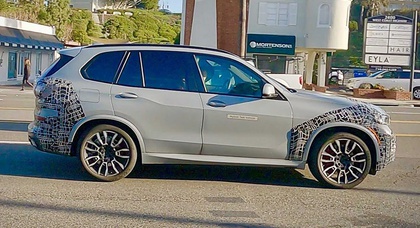 Refreshed BMW X5 Hybrid Caught Testing with Dual-Screen Dashboard and iDrive 8 Infotainment System