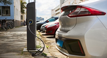 Президент подписал законы о льготах для электромобилей и машин на газе