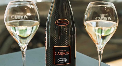 Bugatti Chiron «обмыли» шампанским по 270 евро за бутылку