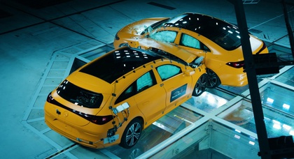 Mercedes зіткнув два серійні CLA на швидкості 56 км/год під час публічного краш-тесту