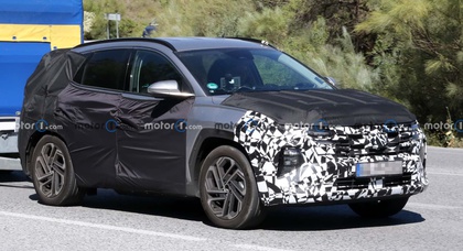 Spy shots reveal features of Hyundai Tucson facelift: Reduced grille and design updates