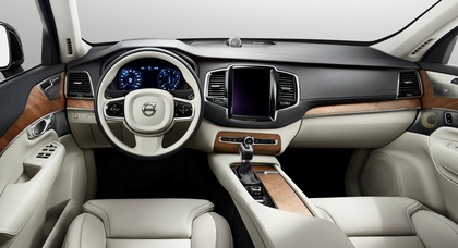 Volvo показала интерьер нового XC90