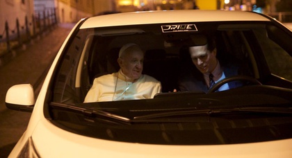 Папа Франциск предпочел Nissan Leaf более крупной «Тесле»
