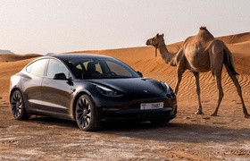 Tesla поделилась редкими фотографиями испытаний автомобилей на жаростойкость в Дубае
