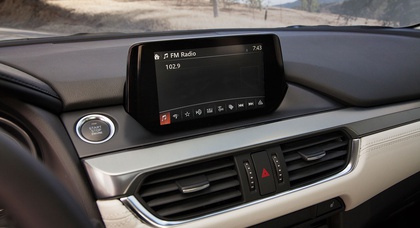 Обычная радиотрансляция сломала медиасистемы автомобилей Mazda