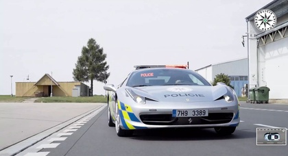 Beschlagnahmter Ferrari 458 Italia verwandelte sich in ein Polizeiauto