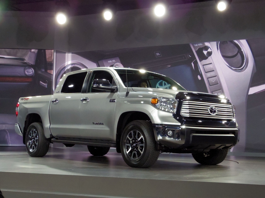 Toyota tundra красная