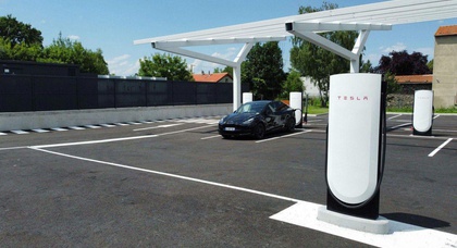 Tesla hat seine zweite Supercharging-Station in Europa mit V4-Ladestationen eröffnet