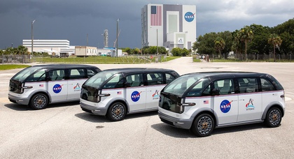 Die NASA hat die Flotte von Canoo Electric CTVs erhalten, die die Astronauten auf ihrer Reise zum Mond zur Startrampe bringen werden