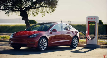 Tesla сравнила стоимость владения Model 3 с Toyota Camry