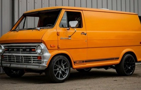 Conductive Classics verwandelt 1974 Ford E-100 Van mit Tesla-Antrieb: Ein bemerkenswerter Electromod Sleeper