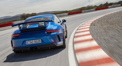 Porsche 911 можно будет зарядить от обычной розетки