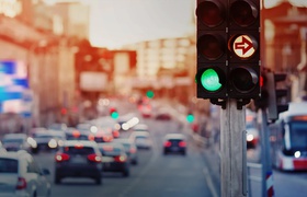Google hilft Athen bei der Lösung von Verkehrsstaus, indem es seine intelligenten Lampen steuert