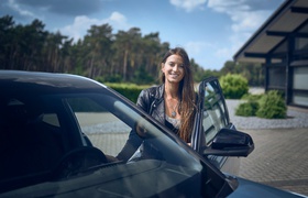 American adventurer to travel around the world in an electric car