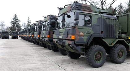 Das deutsche Unternehmen Rheinmetall liefert 26 neue MAN HX 8x8-Lkw an die Ukraine