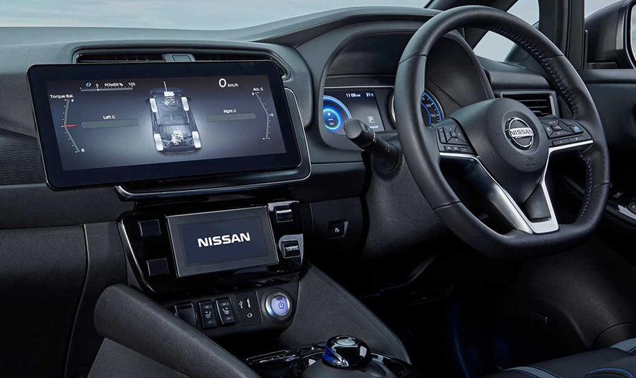 Nissan leaf внутри