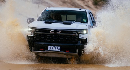 Удвічі дорожче, ніж у США: Chevrolet Silverado 1500 ZR2 випробували на піщаних дюнах