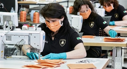 Lamborghini начала выпуск медицинских масок и лицевых щитков
