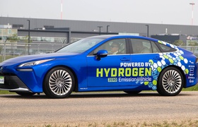100 véhicules électriques à pile à combustible Toyota Mirai seront déployés à l'aéroport international d'Edmonton au Canada