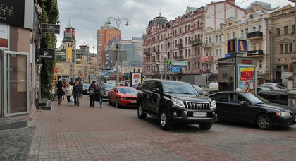 В Украине запретят создавать парковки на тротуарах