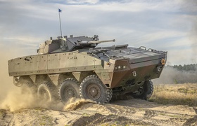 La Pologne va construire 100 nouveaux véhicules blindés de transport de troupes Rosomak 8x8 pour l'Ukraine