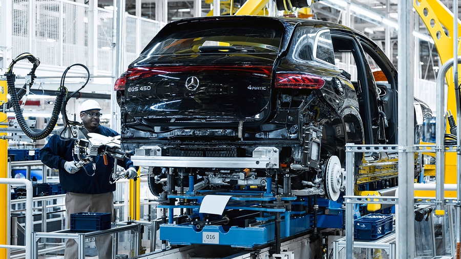 Produktion des Mercedes-Benz EQS SUV