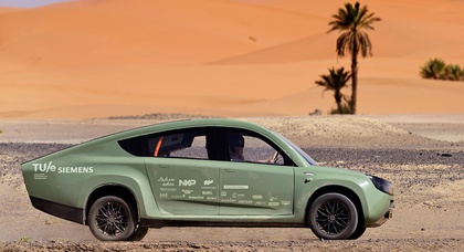 Stella Terra, der erste solarbetriebene Geländewagen der Welt, absolviert eine 1.000 km lange Wüstenfahrt