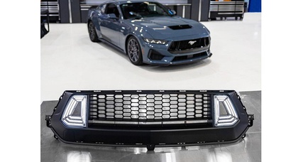 Der Ford Mustang RTR 2024: Ein Blick auf den neuen Kühlergrill mit LED-Leuchten
