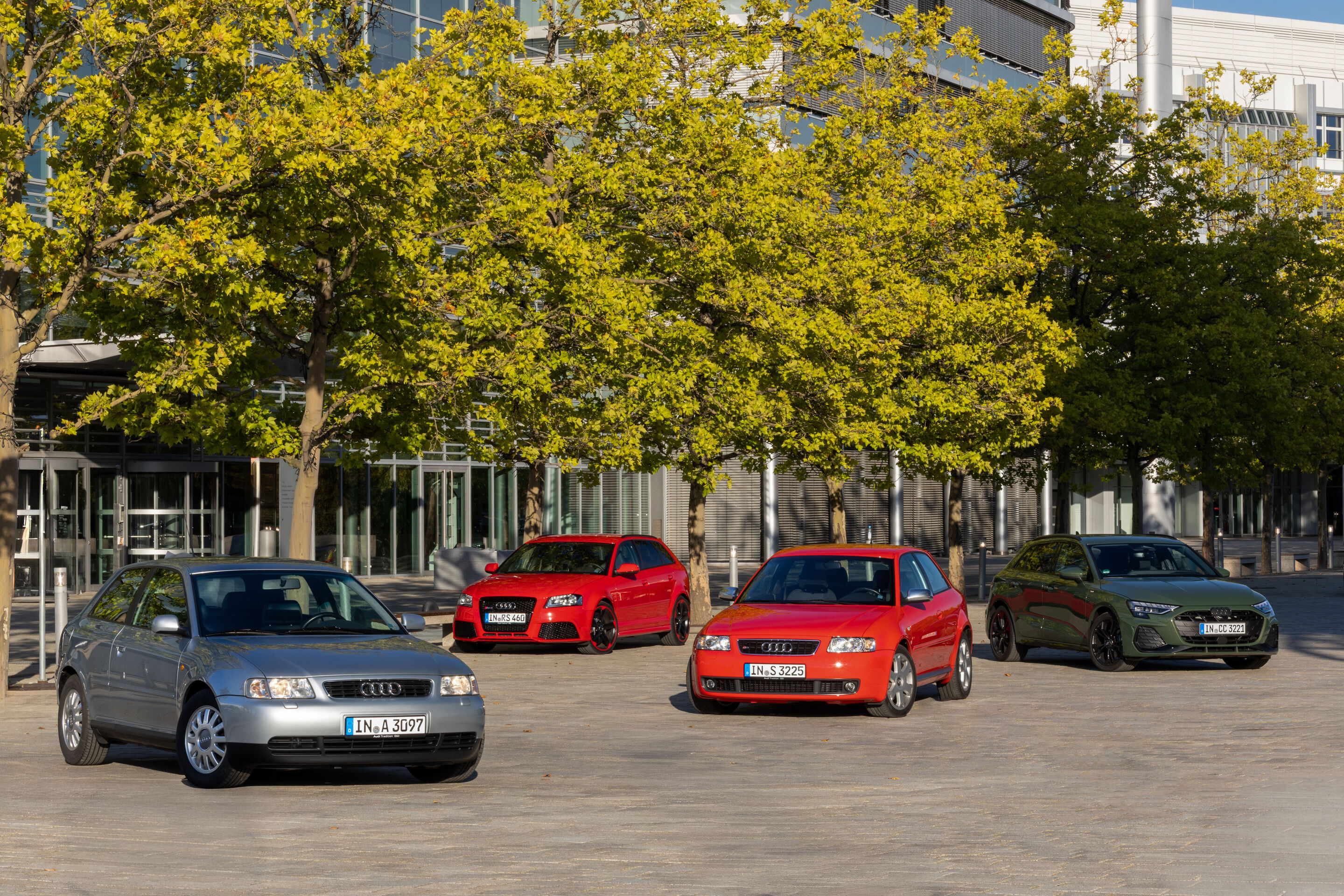Четыре поколения Audi A3 разных лет выпуска