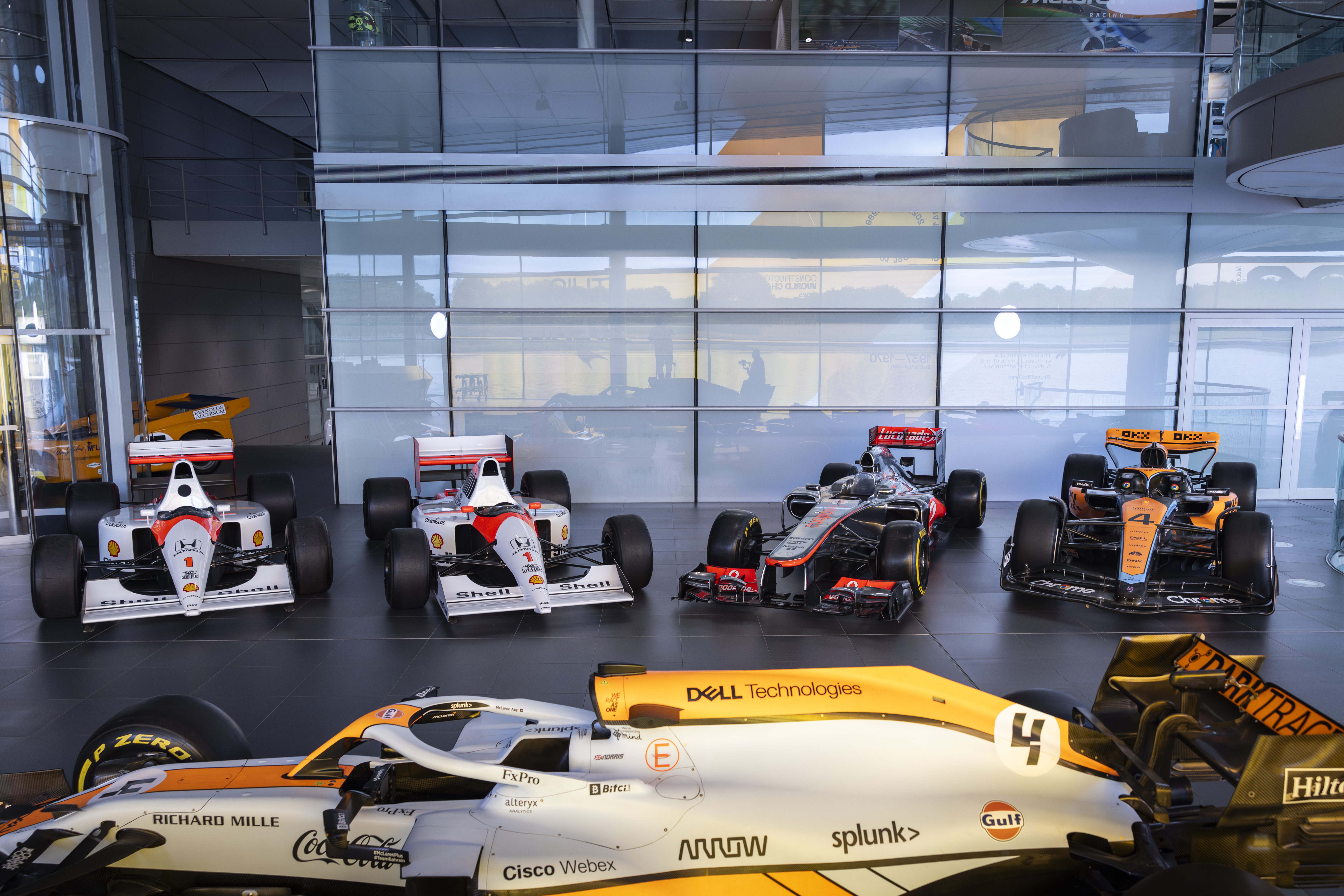 Пять болидов McLaren разных эпох в музее команды