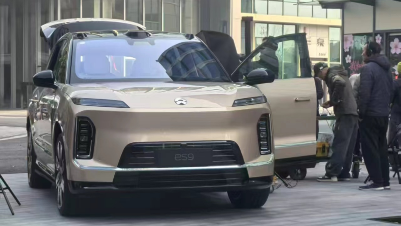Nio ES9 на дороге