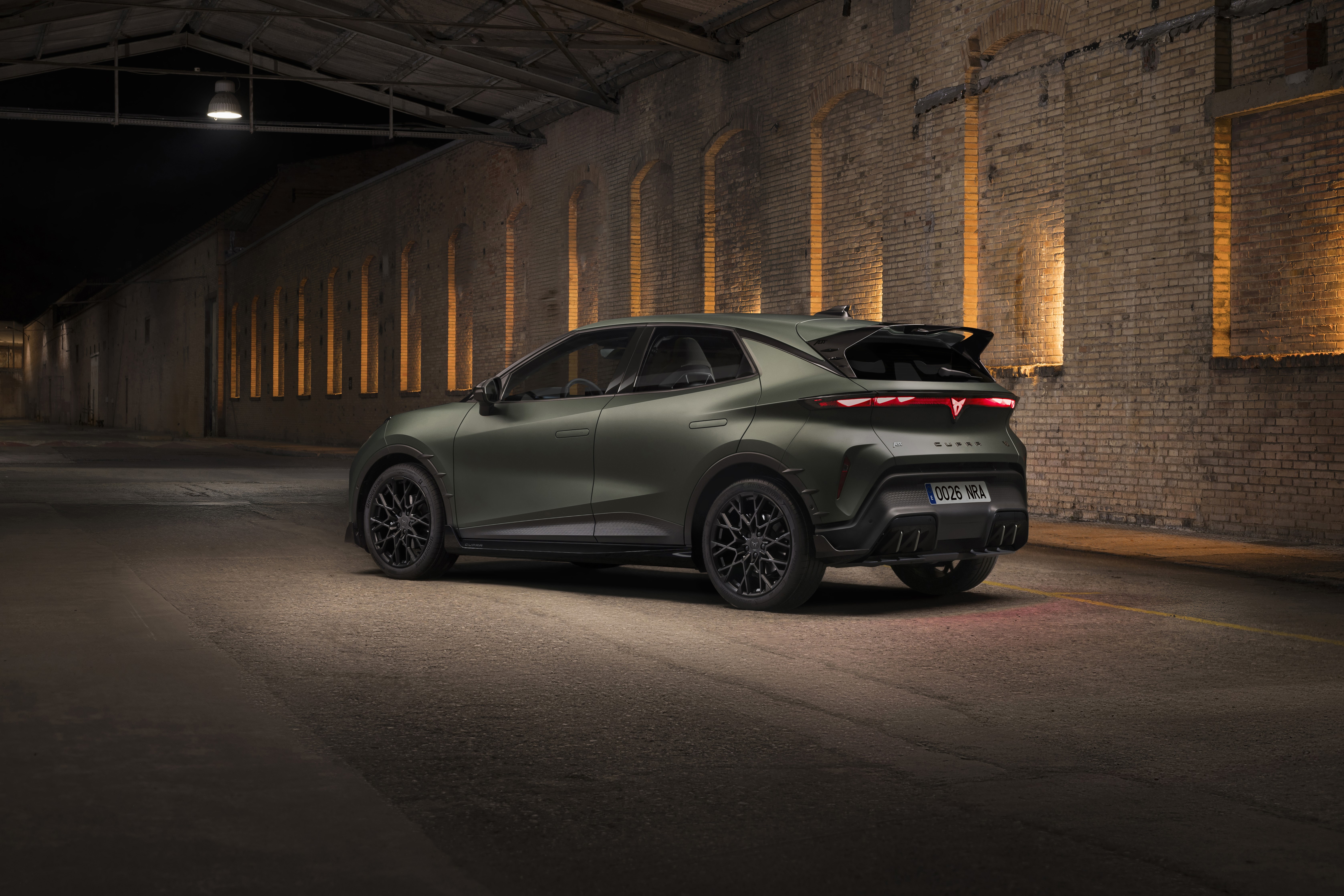 CUPRA Raval с пакетом ABT, вид сзади-сбоку