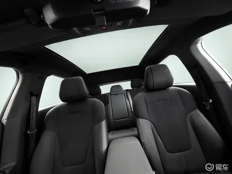 Інтер'єр Leapmotor B05 Ultra