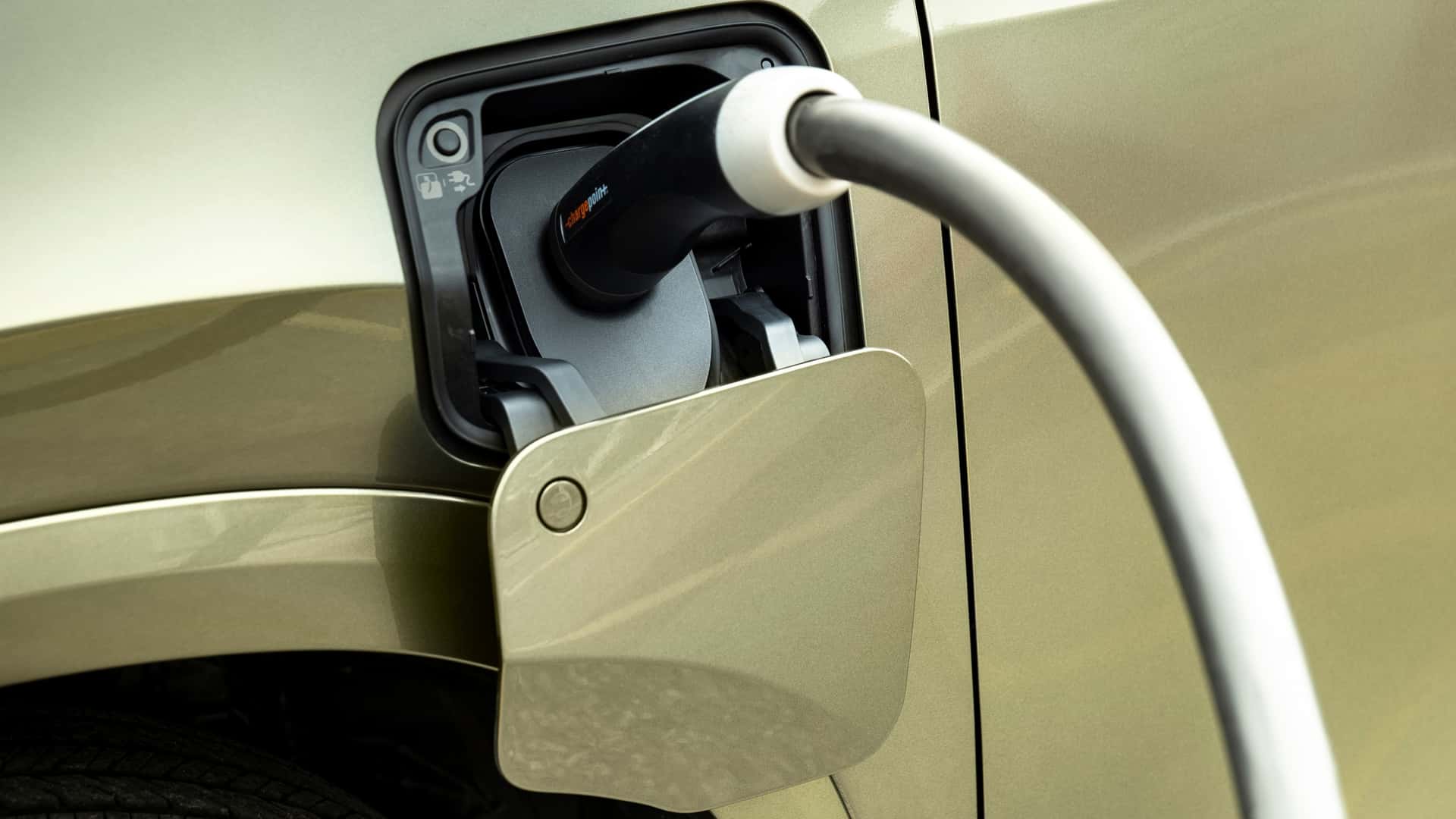 NX 450h+ charging port for DC fast charging