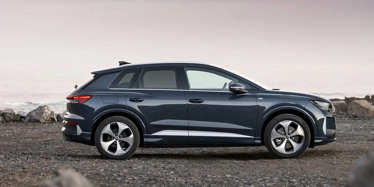 Audi Q4 e-tron, вид сбоку