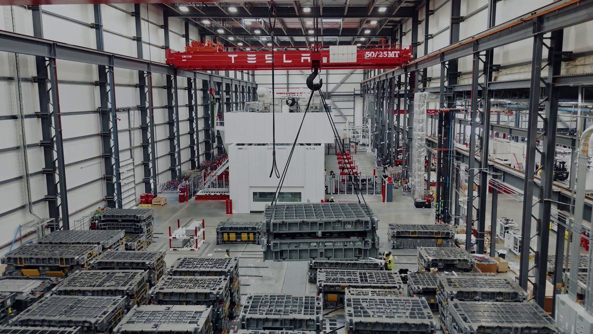 Сборочный цех нового завода Tesla в Спарксе