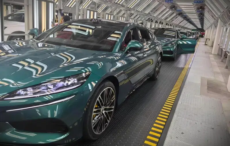 Denza Z9 GT на производственной линии
