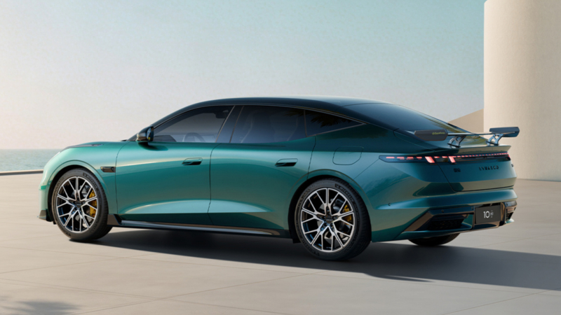 Lynk & Co 10+ rear view