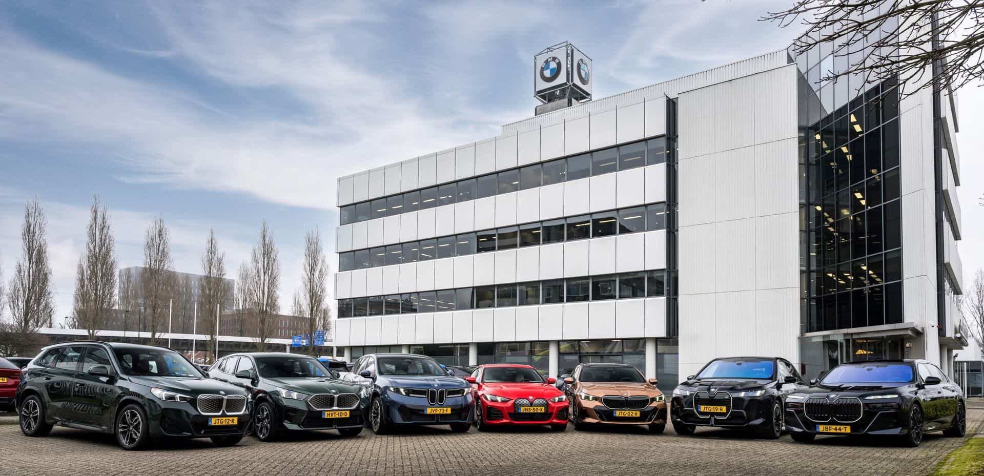 Электрические авто BMW на зарядке