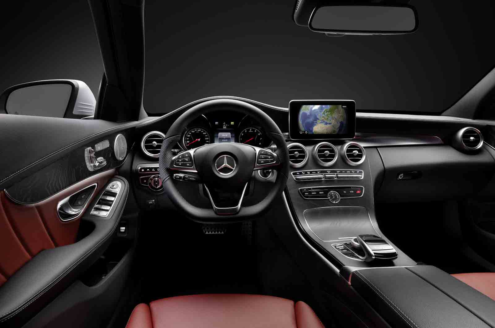 http://autonews.autoua.net/media/uploads/mercedes/c-class-interior=001.jpg