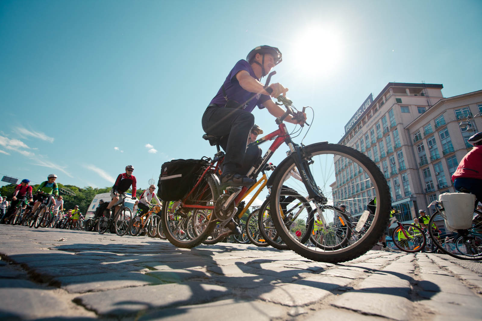 В Киеве мирят водителей и велосипедистов