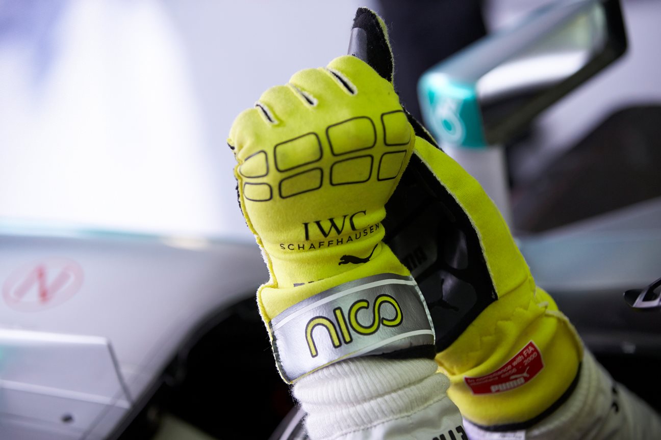 Гонщики Формулы 1 начнут использовать биометрические перчатки 