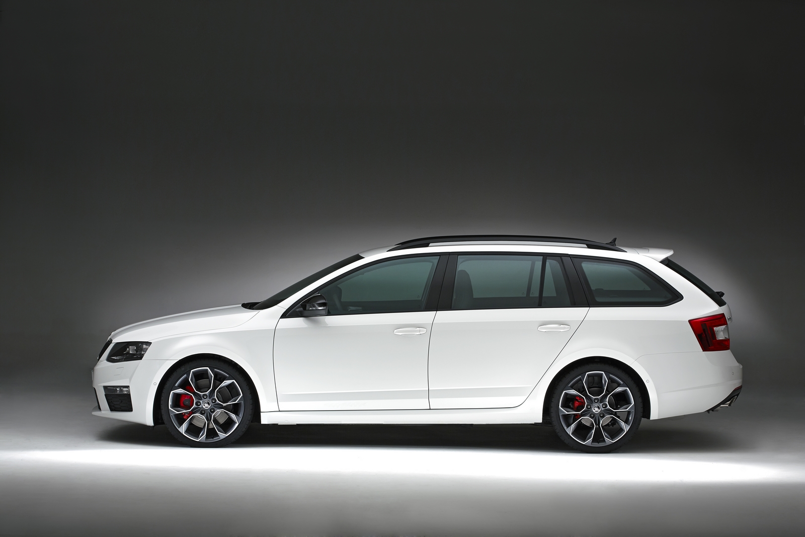 http://autonews.autoua.net/media/uploads/skoda/130605_skoda_octavia_combi_rs_004.jpg